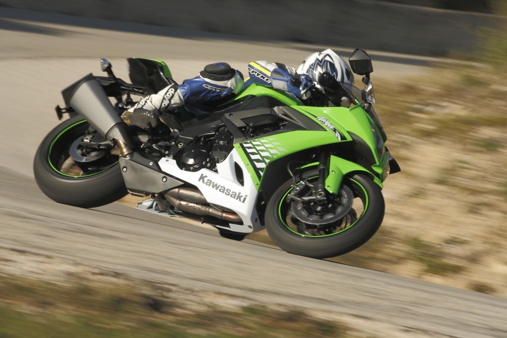 Motorok_Kawasaki_ZX_10R_2010_10.jpg