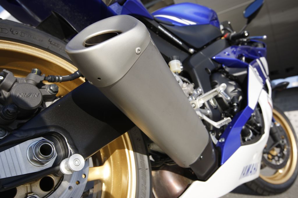 Motorok_Yamaha_YZF_R6_2010_12.jpg