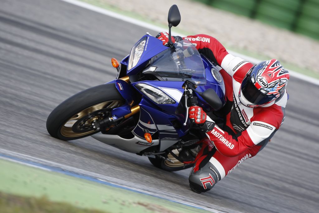 Motorok_Yamaha_YZF_R6_2010_9.jpg