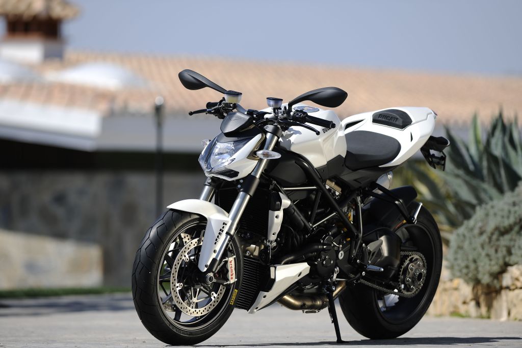 Motorok_Ducati_Streetfighter_S_2009_4.jpg