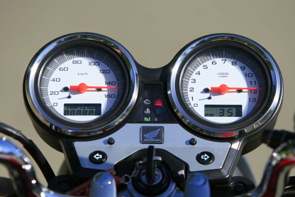 Motorok_Honda_VTR250_2009_10.JPG