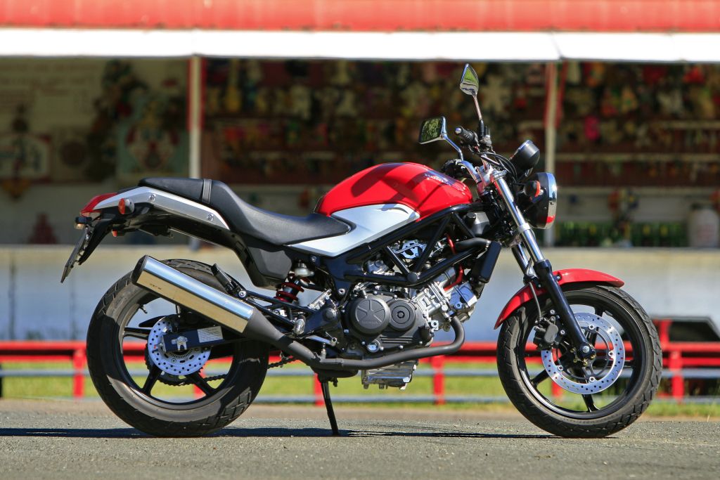 Motorok_Honda_VTR250_2009_2.jpg